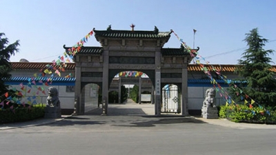 天堂公墓大门