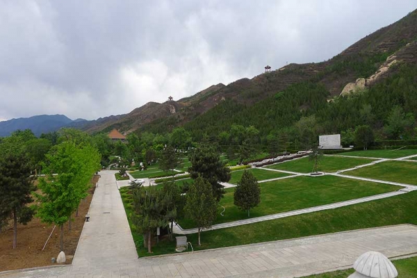 天寿陵园四季风光赏析与高性价比选择指南