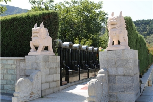 天山陵园墓区