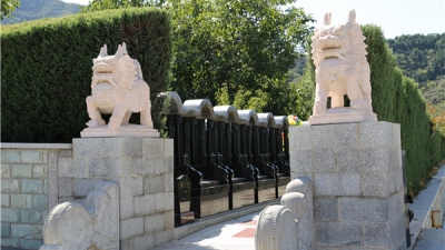 天山陵园墓区