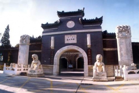 万安公墓门口