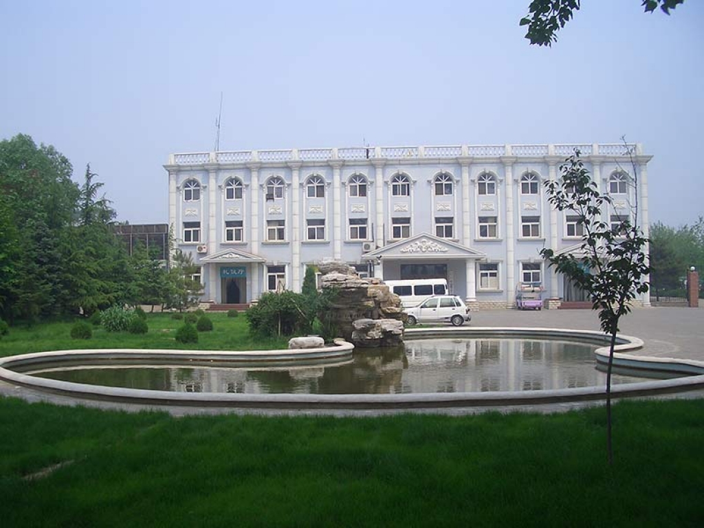 万桐园公墓大门