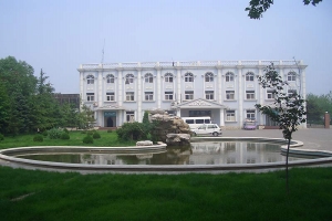 万桐园公墓大门