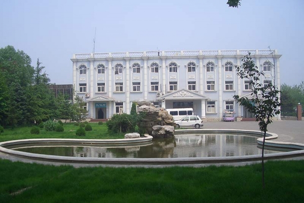  万桐园公墓环境特色与人文历史全解析  
2. 探秘万桐园公墓：园区布局与景观文化详解  
3. 万桐园公墓园区导览：环境设计与人文纪念