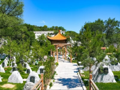 长城华人怀思堂实景拍摄：园区风貌全景展示