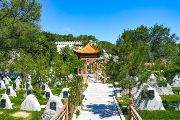 长城华人怀思堂实景拍摄:园区风貌全景展示