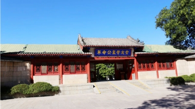 八宝山大门