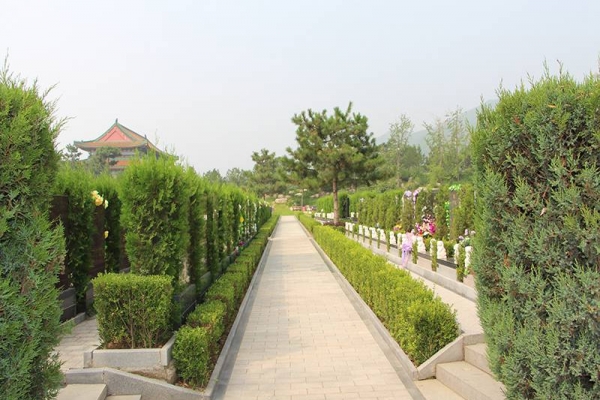 天寿陵园四季景观赏析与购墓优惠指南