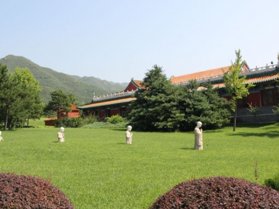 天寿陵园交通指南与风水环境解析