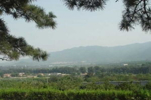 温泉墓园远眺