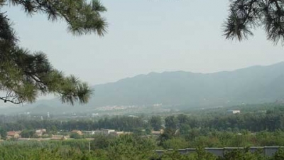 温泉墓园远眺