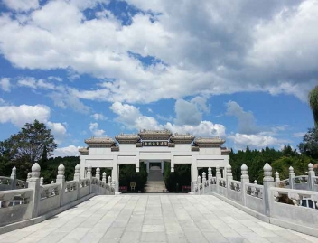 华龙皇家陵园