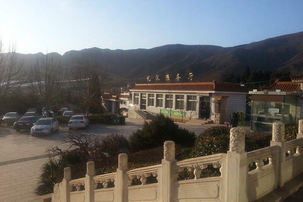 温泉墓园交通指南与园区环境规划解析